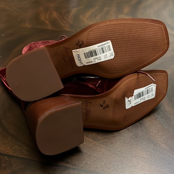 Sam Edelman
Westie 2 Lace-Up Velvet Square Toe Booties - Picture 11 of 12